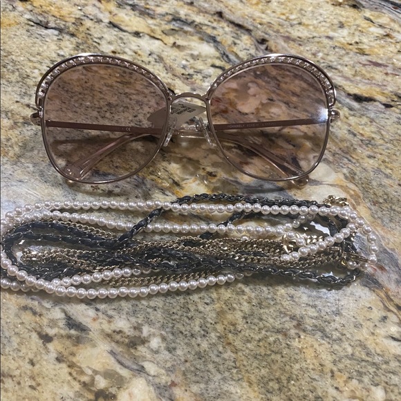 ☀️☀️SOLD☀️☀️NEW, AUTHENTIC CHANEL Pantos, Chain - Picture 4 of 4